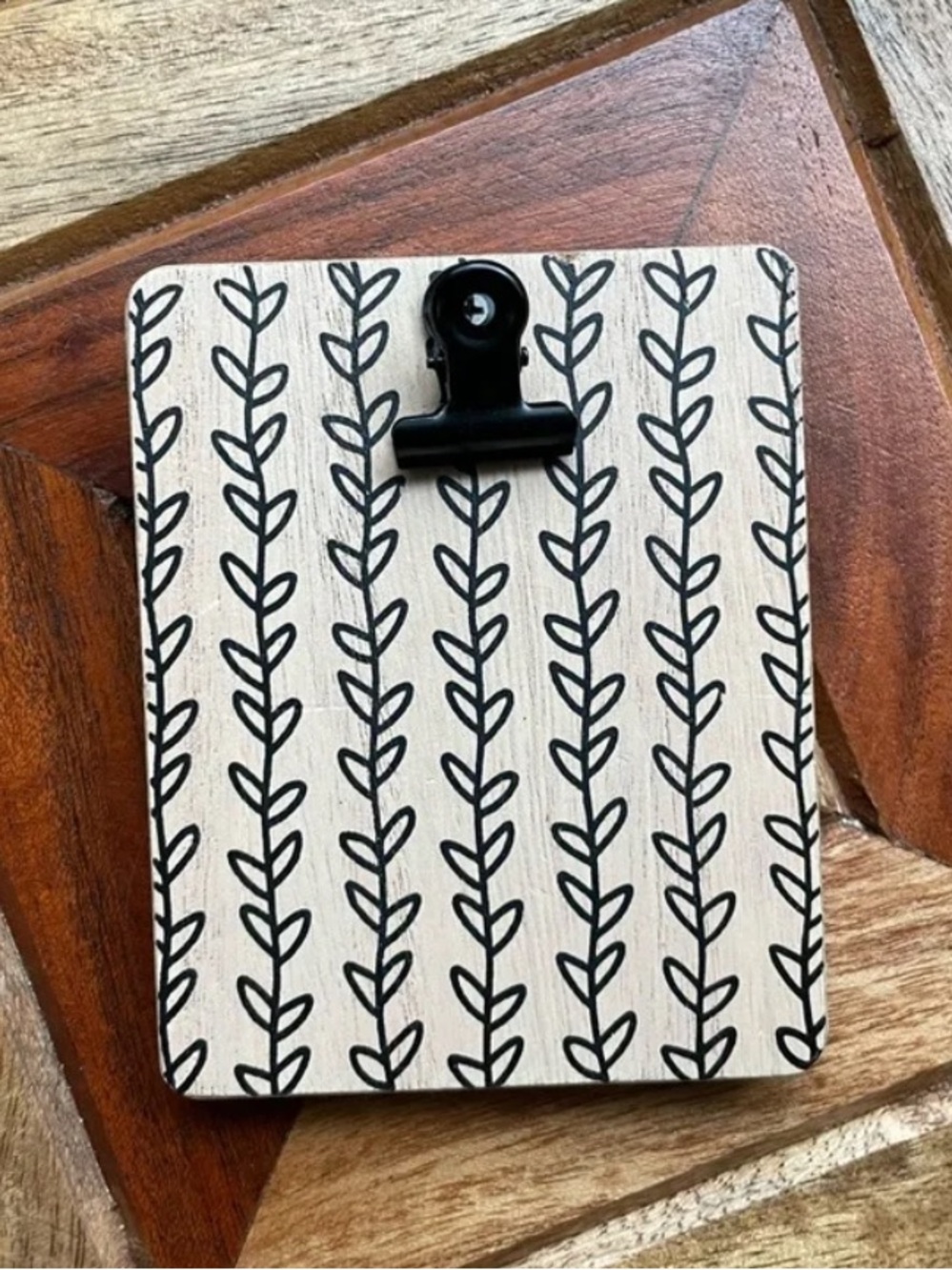 Mini Wood-Pattern Clipboard - Picture 3 of 3